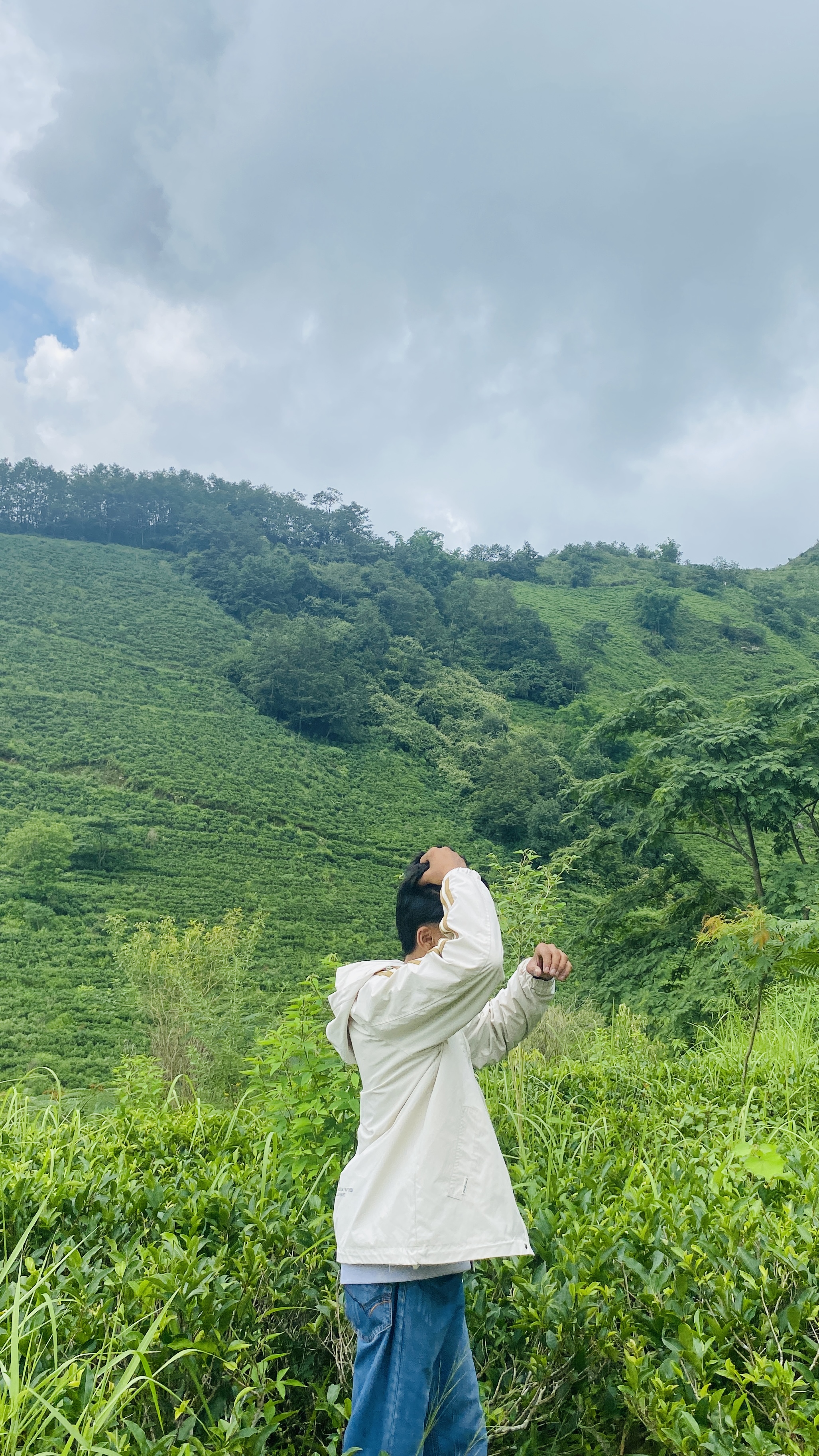 Vivaan Bhatt exploring Everest Tea Garden